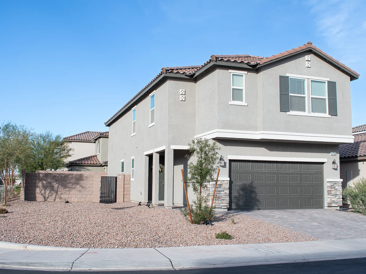 5 bed, 2469 sqft, $2,700 — Photo 2