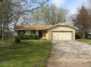 410 E Meadow Ln, Mustang, OK 73064