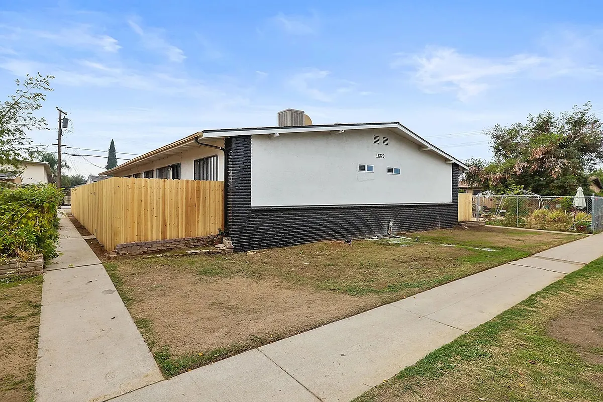 Building Photo - 1329 E San Ramon Ave
