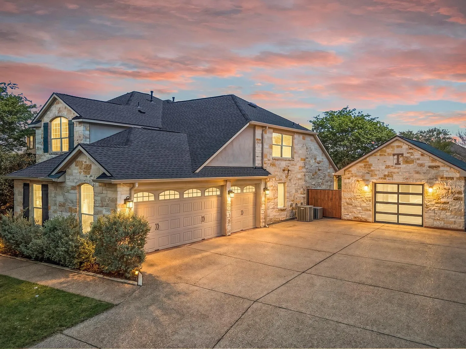 4 bed, 3.5 bath, 3301 sqft, $4,250 — Photo 1
