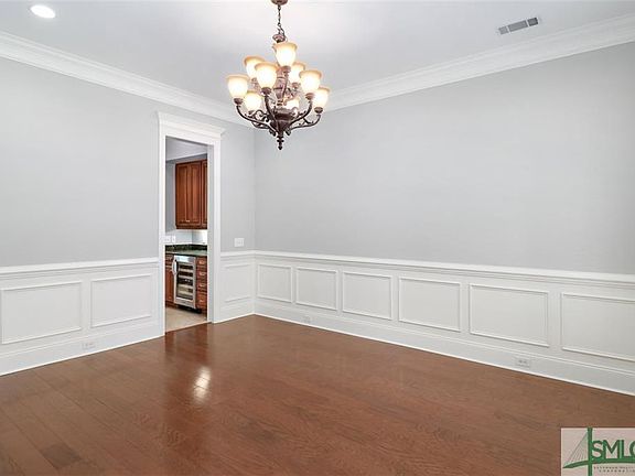 5th image of 9 Oakcrest Dr E