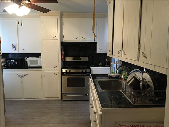 4th image of 145 Whittier Ave