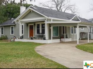 312 E 1st St, Cuero, TX 77954