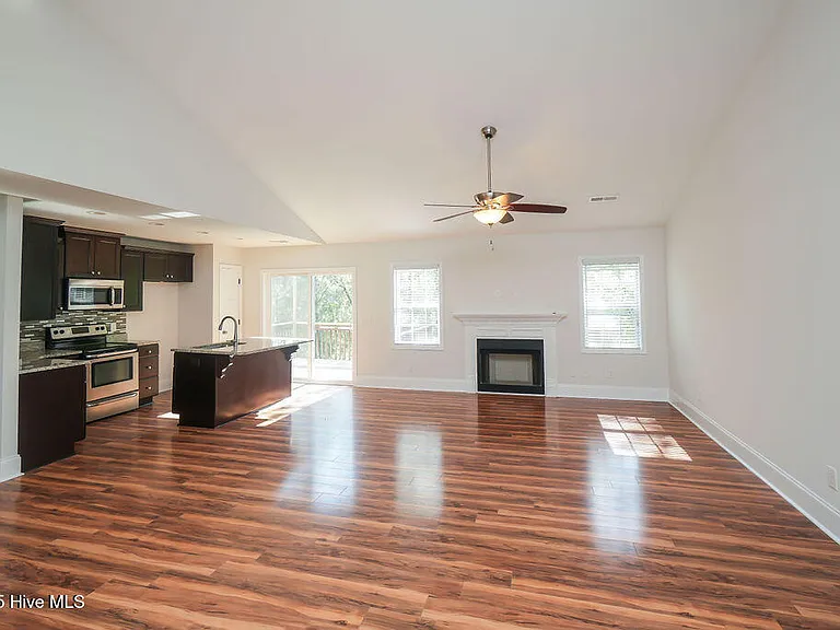 315 Adams Cir — Photo 5