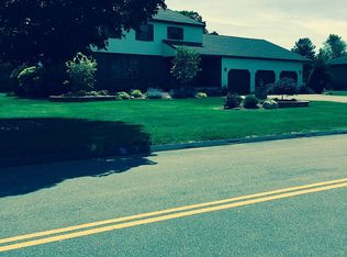 20 Crest Dr, Cromwell, CT 06416