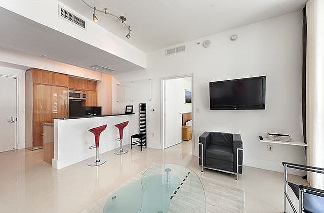 1st image of 50 S Pointe Dr APT 508