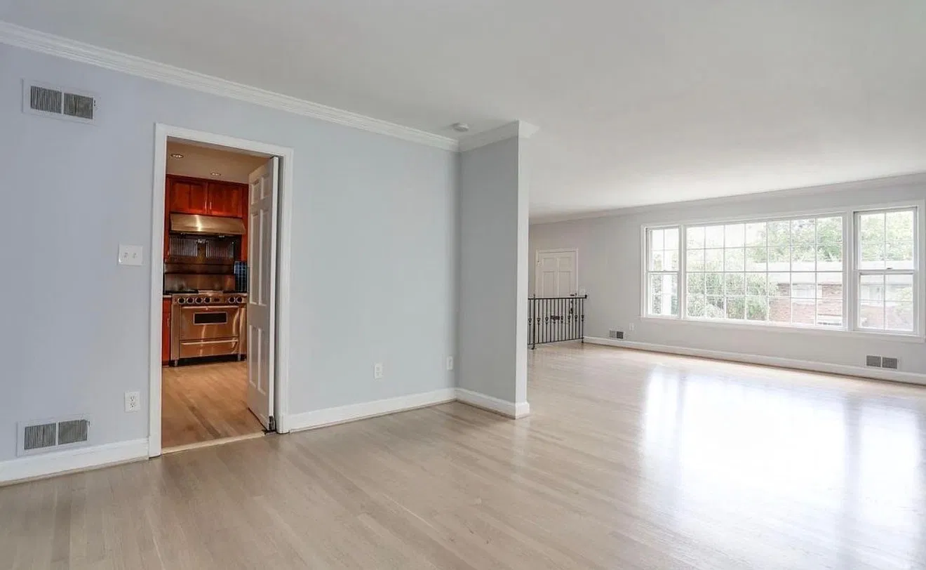 5 bed, 2592 sqft, $8,200 — Photo 4