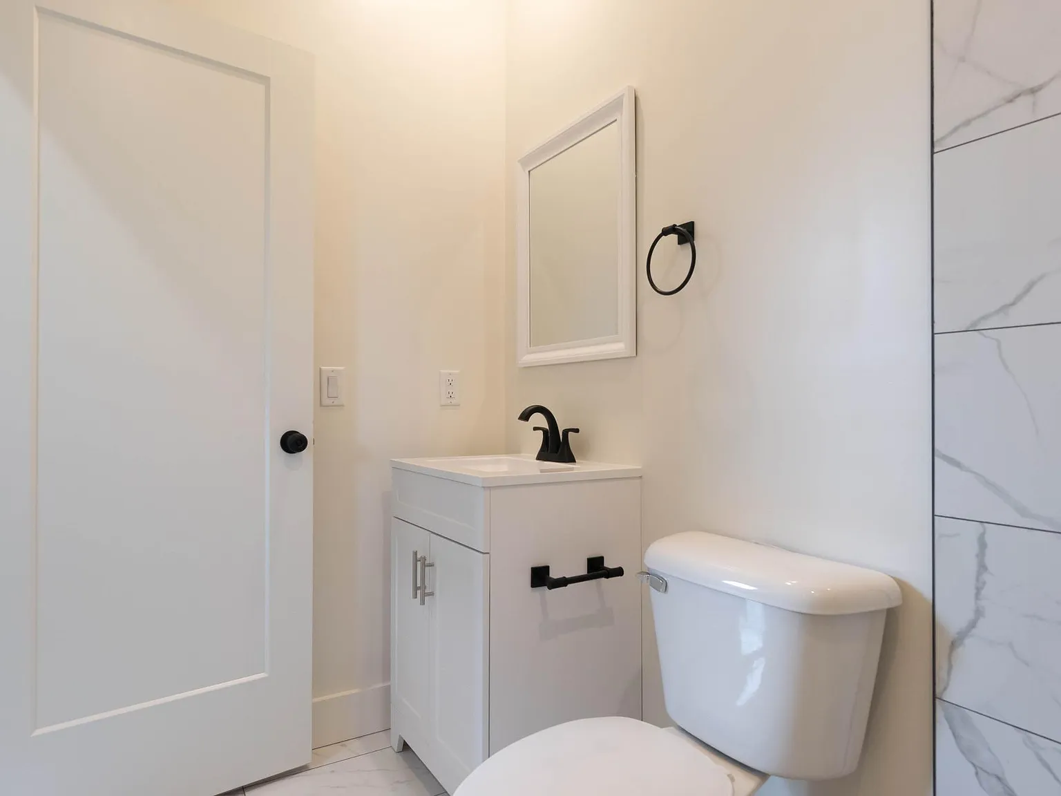 4535 Commonwealth St — Photo 2