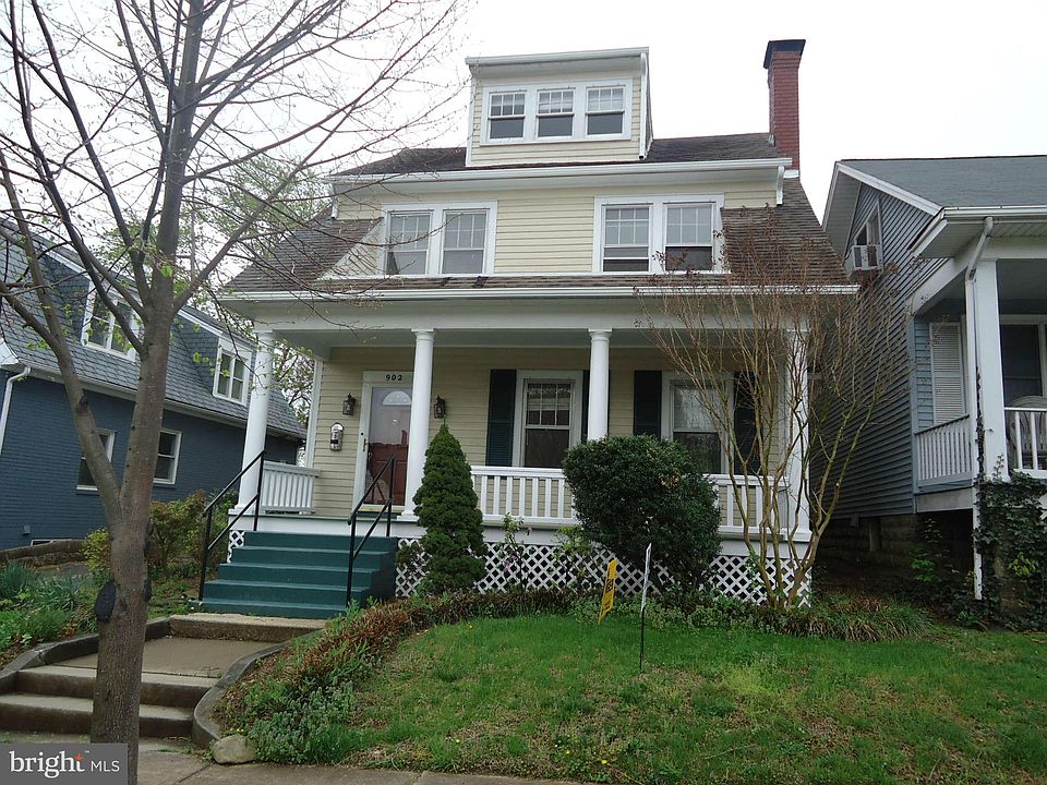 1st image of 902 Marye St