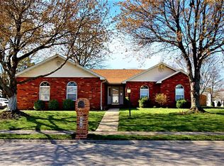 426 Goldenrod Ln, Swansea, IL