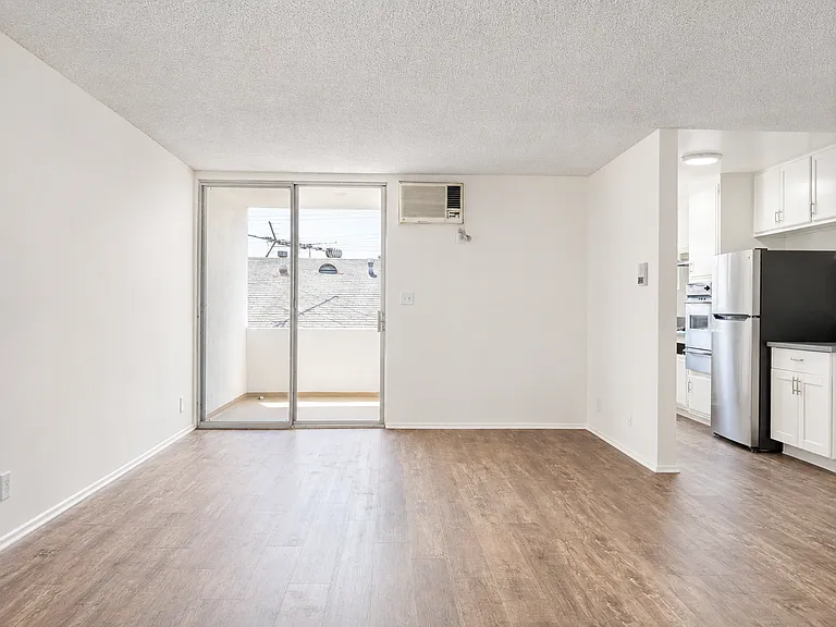 153 S Hayworth Ave #206 — Photo 2