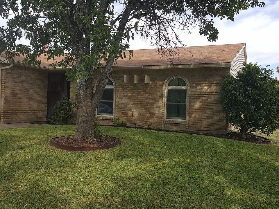 2nd image of 7009 Hedge Dr