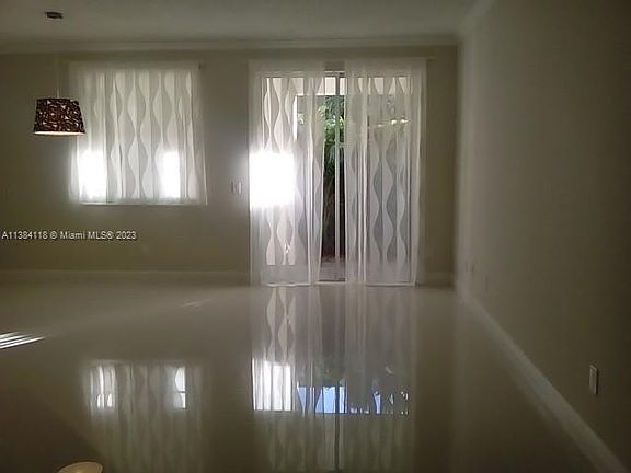3rd image of 3115 NE 184th St APT 4105