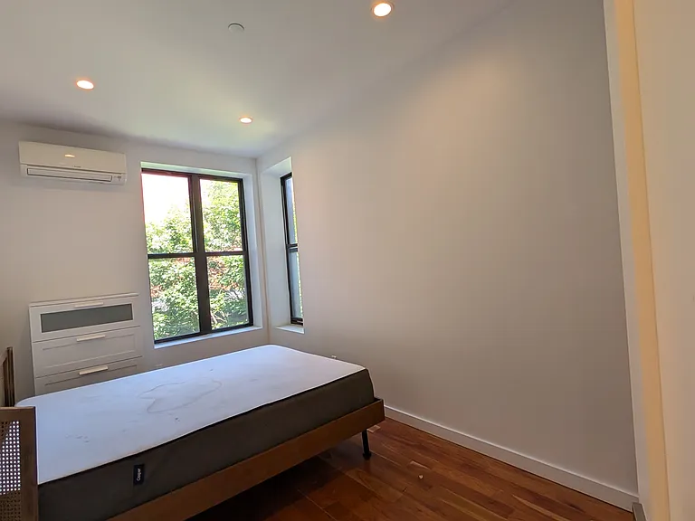 1261 Pacific St #3R — Photo 3