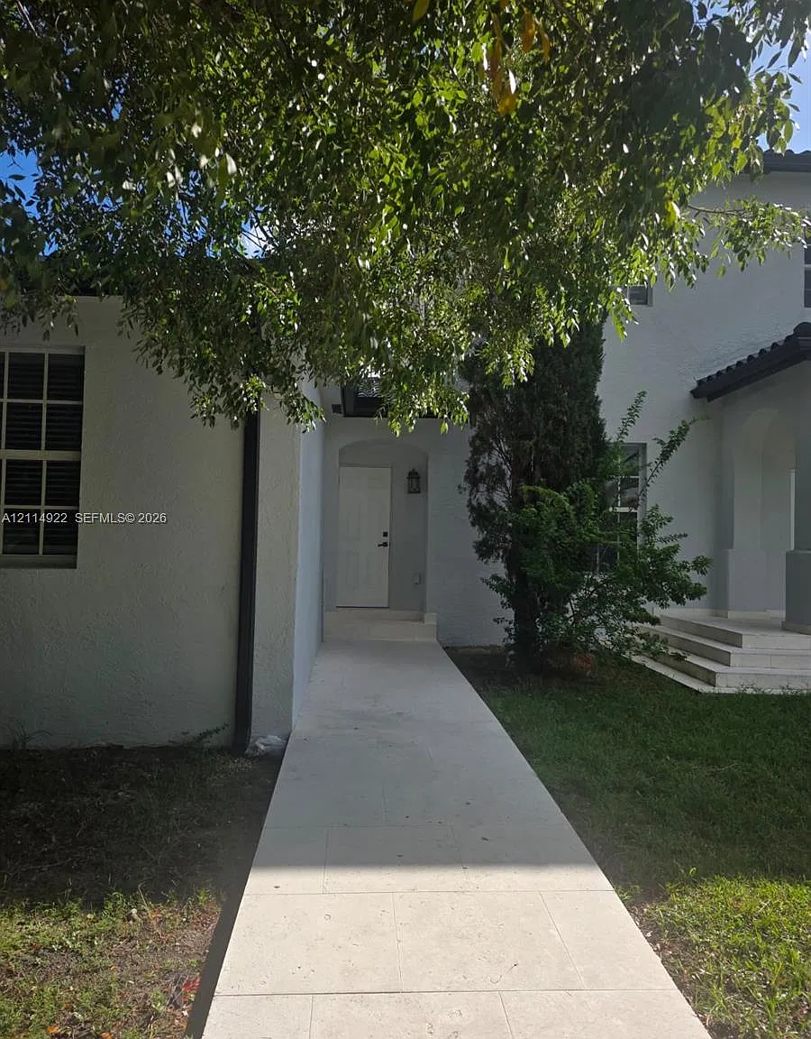 2 bed, 1.0 bath, 3362 sqft, $2,200 — Photo 1