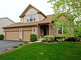 830 Williamstown Dr, Carol Stream, IL
