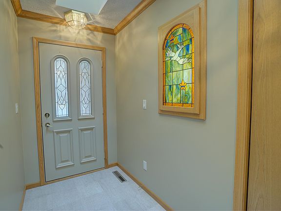 3rd image of 4905 Parklane Dr