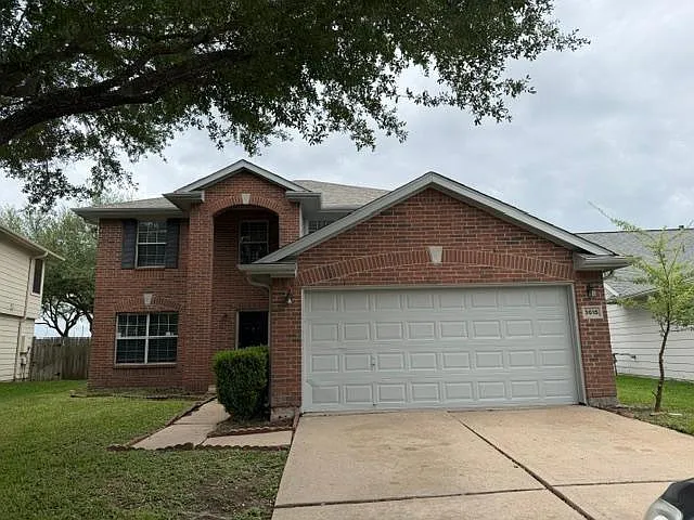 4 bed, 2.5 bath, 2727 sqft, $2,500 — Photo 2