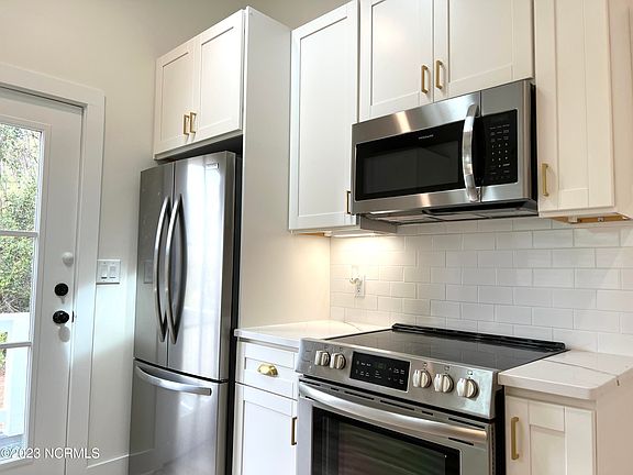 5th image of 890 N Ashe St