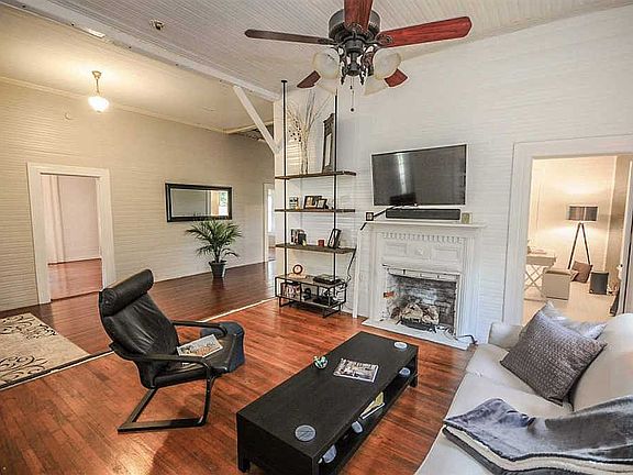 3rd image of 248 SW Church Ave