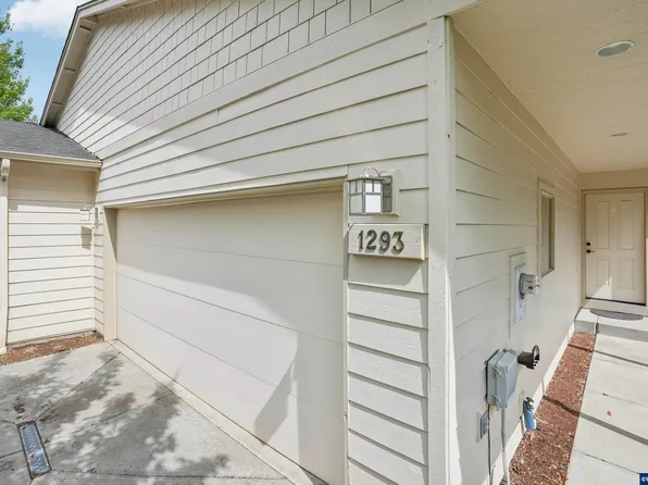 1293 Westbrook Dr NW, Salem, OR 97304