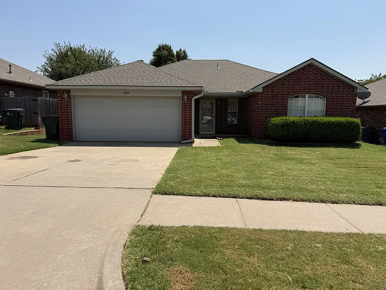1214 Northern Hills Ln — Photo 2