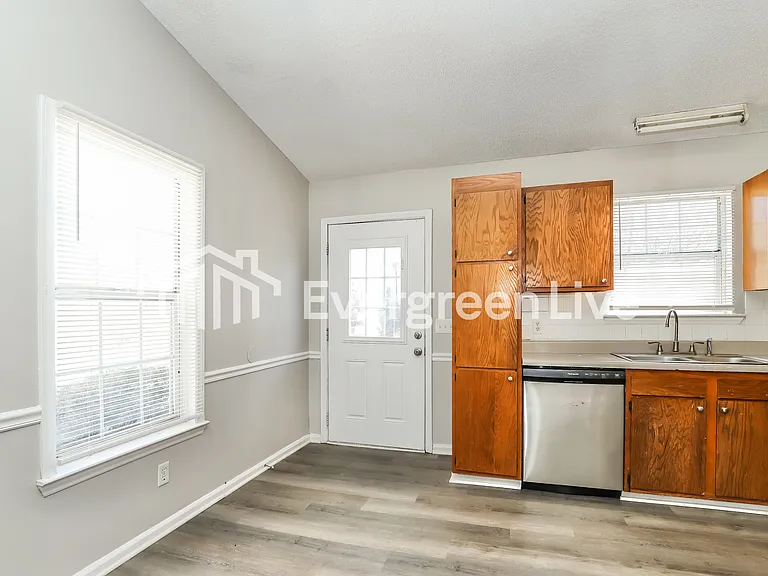 3404 Lovington Ct — Photo 6