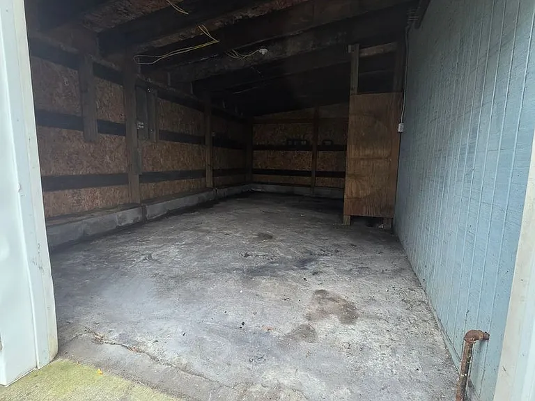 398 E South St — Photo 3