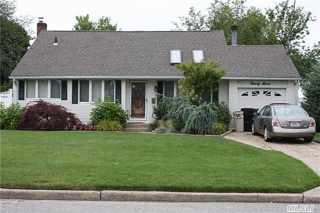 1st image of 27 Sylvia Dr