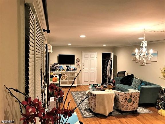 3rd image of 421 Bloomfield Ave #C4-202