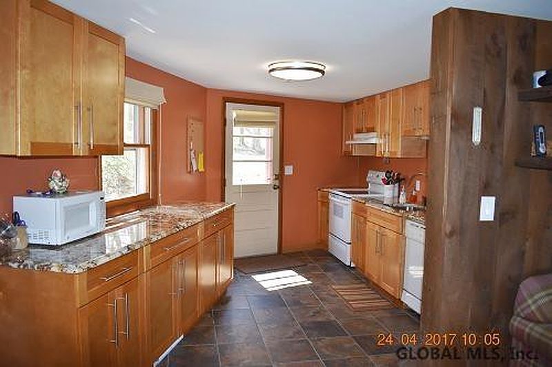 4th image of 479 S SHORE Road