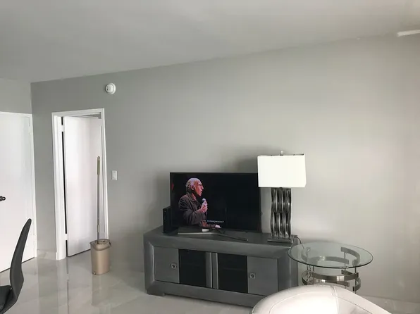 2899 Collins Ave APT 1747, Miami Beach, FL 33140