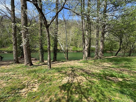 3rd image of 466 Elk River Rd