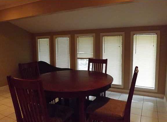2nd image of 754 Ashwood Dr W