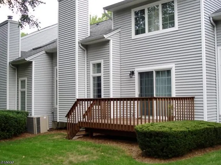 11 Schill Pl — Photo 2