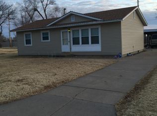 1513 E 8th St, Newton, KS 67114