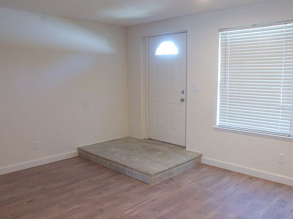 4th image of 24211 La Glorita Cir