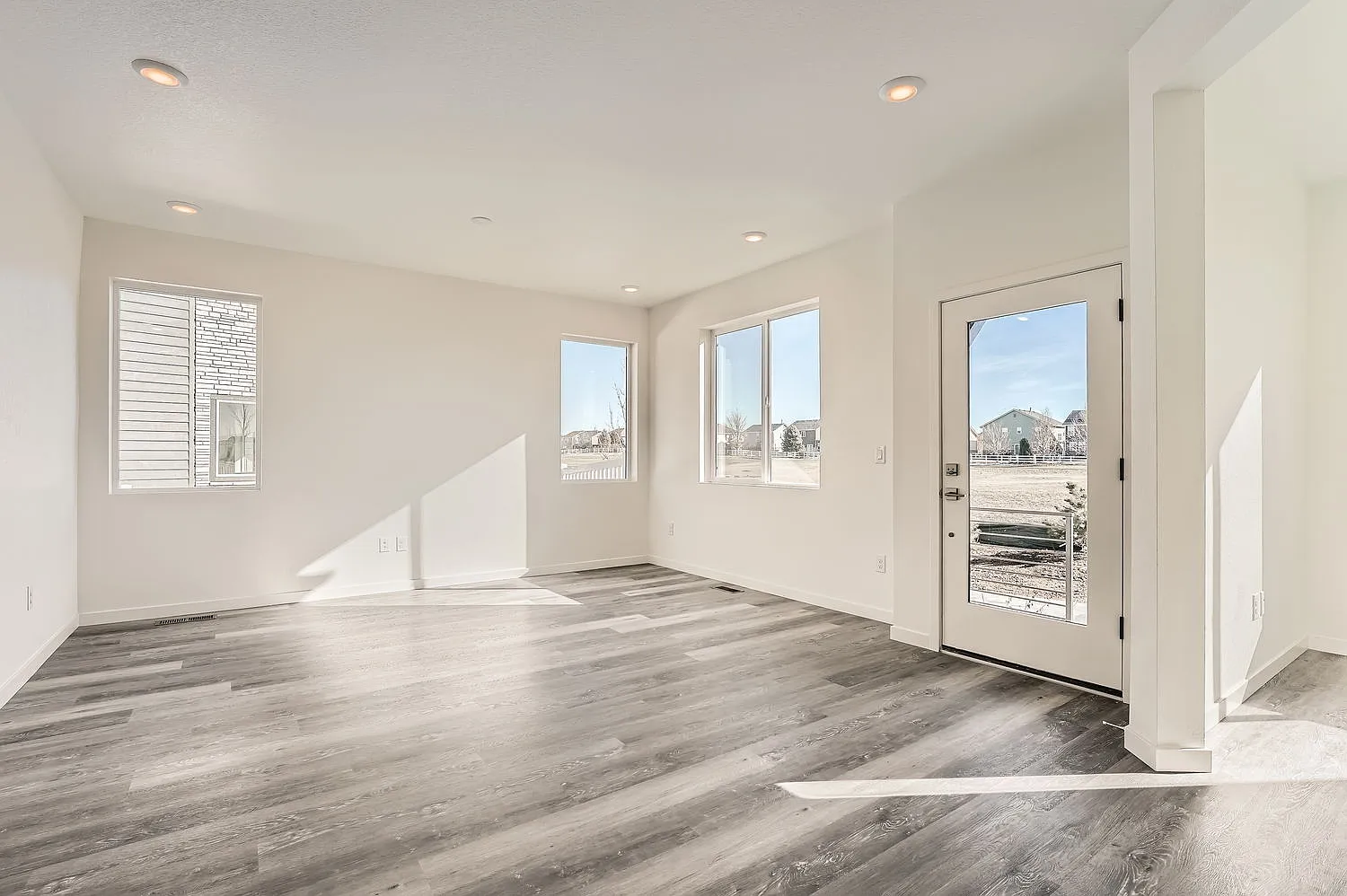 3 bed, 2.5 bath, 1969 sqft, $2,899 — Photo 2