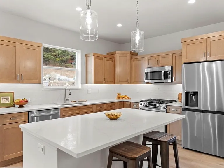 513 Eagle Valley Dr — Photo 2