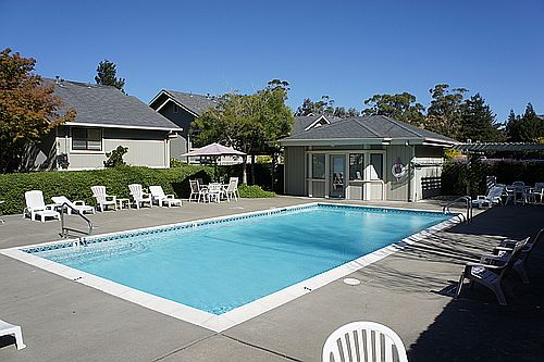 Pool & Leasing Office