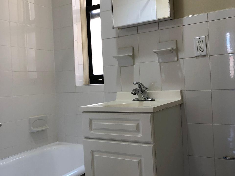 2nd image of 2895 Grand Concourse