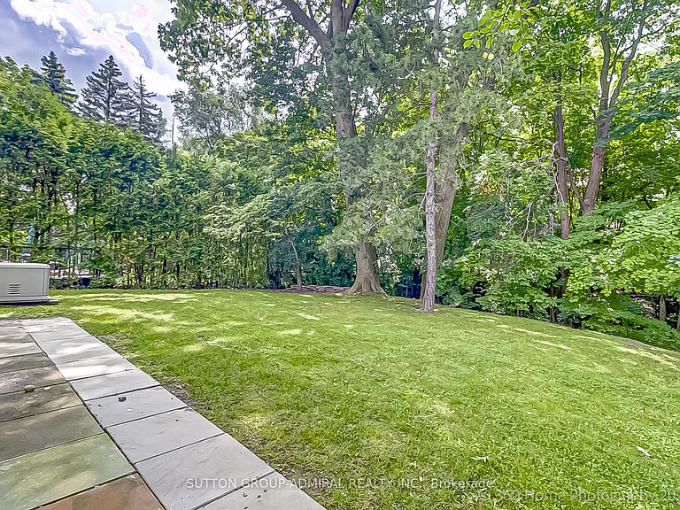47 Waterloo Ave — Photo 46