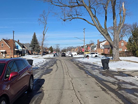 5th image of 14961 Strathmoor St