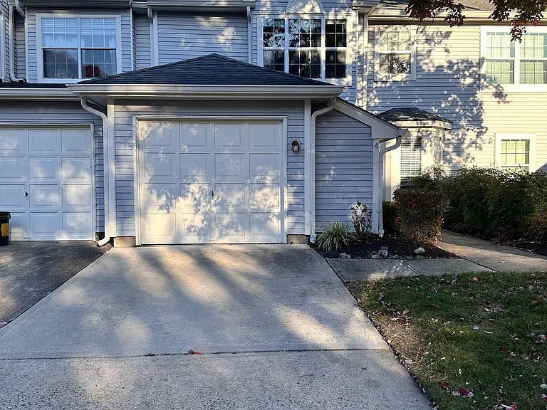 4 Aldgate Ct — Photo 1