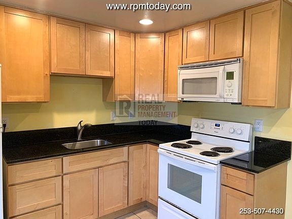 5th image of 2956 Hoover Ave SE