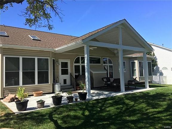 Covered patio, lets BBQ