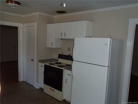3rd image of 1113 E Broad St