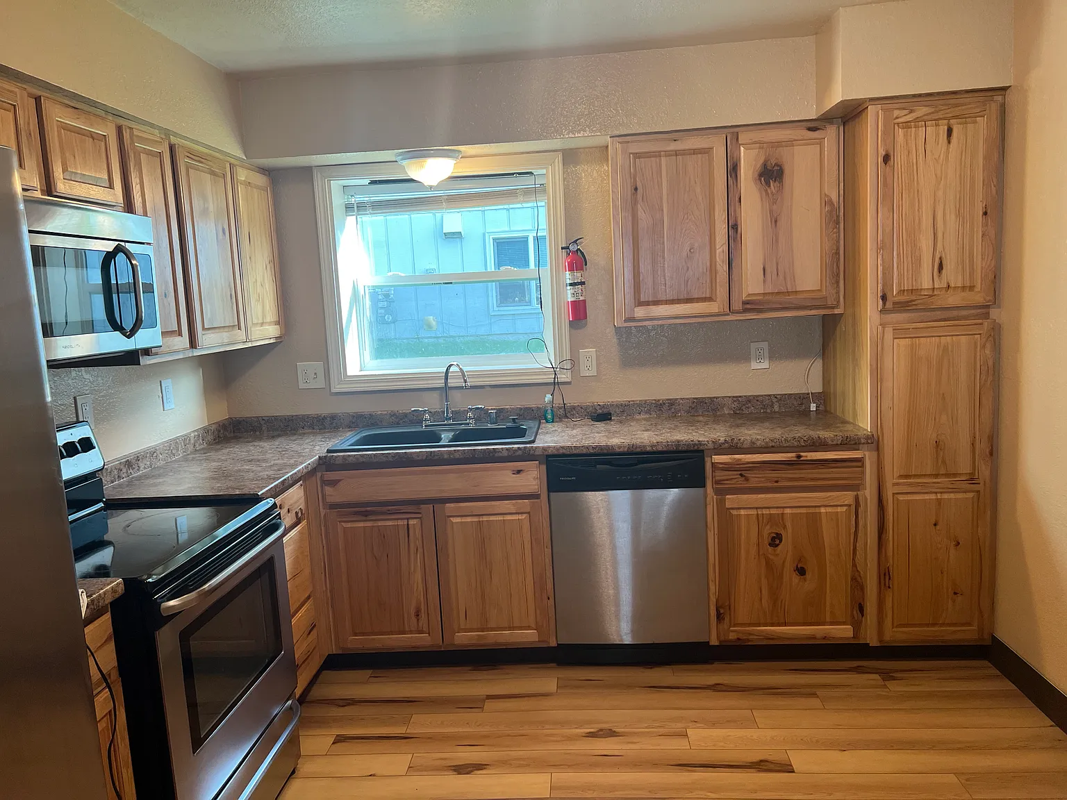 2 bed, 800 sqft, $1,700 — Photo 3