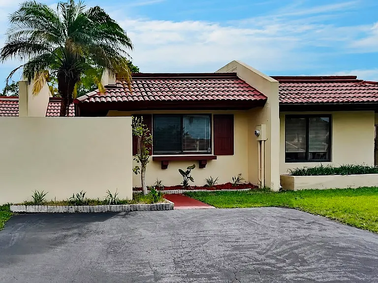 11225 SW 117th Ct — Photo 1