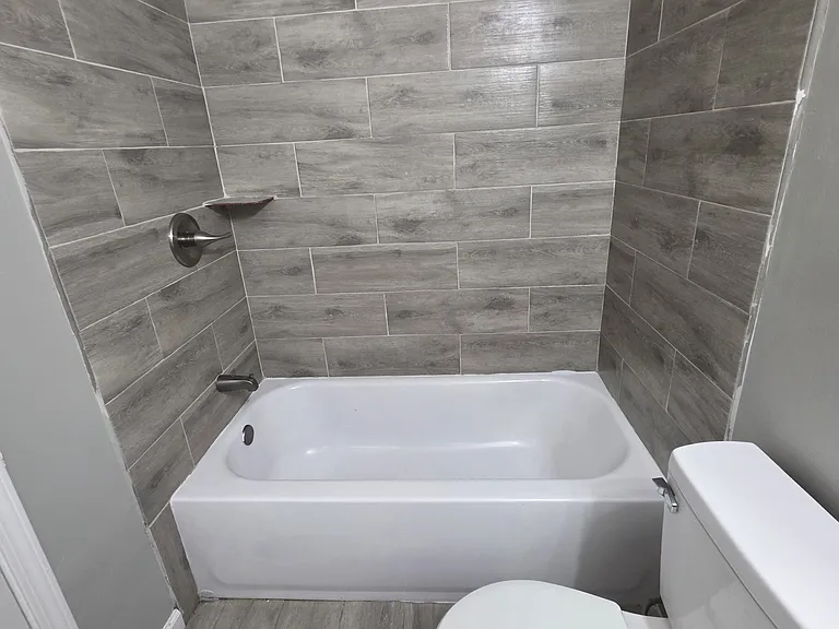 2504 Redvers Ave — Photo 20